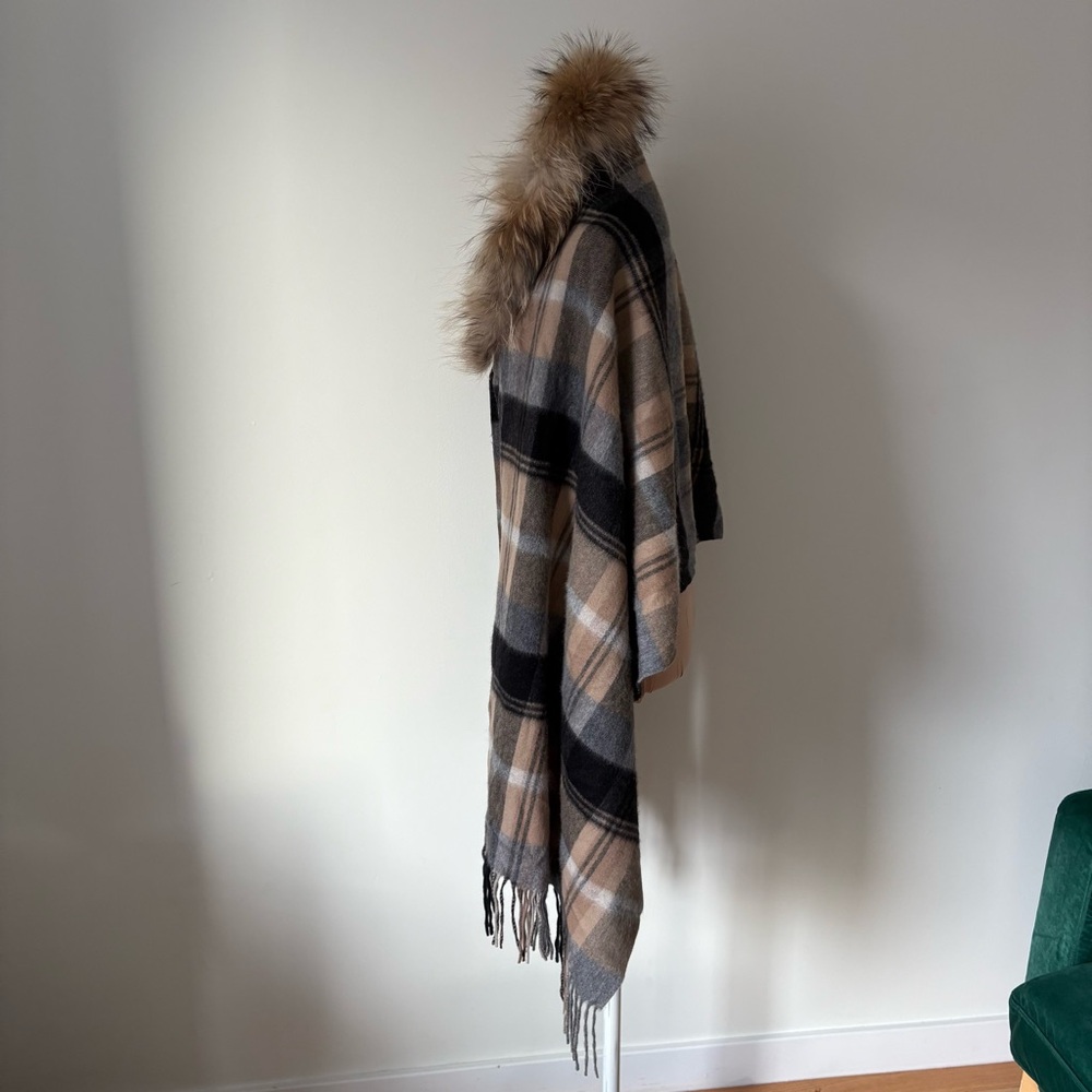 Linda Richards Luxury Cashmere Wool Removable Raccoon Fur Trim Plaid Wrap OS - Picture 4 of 9